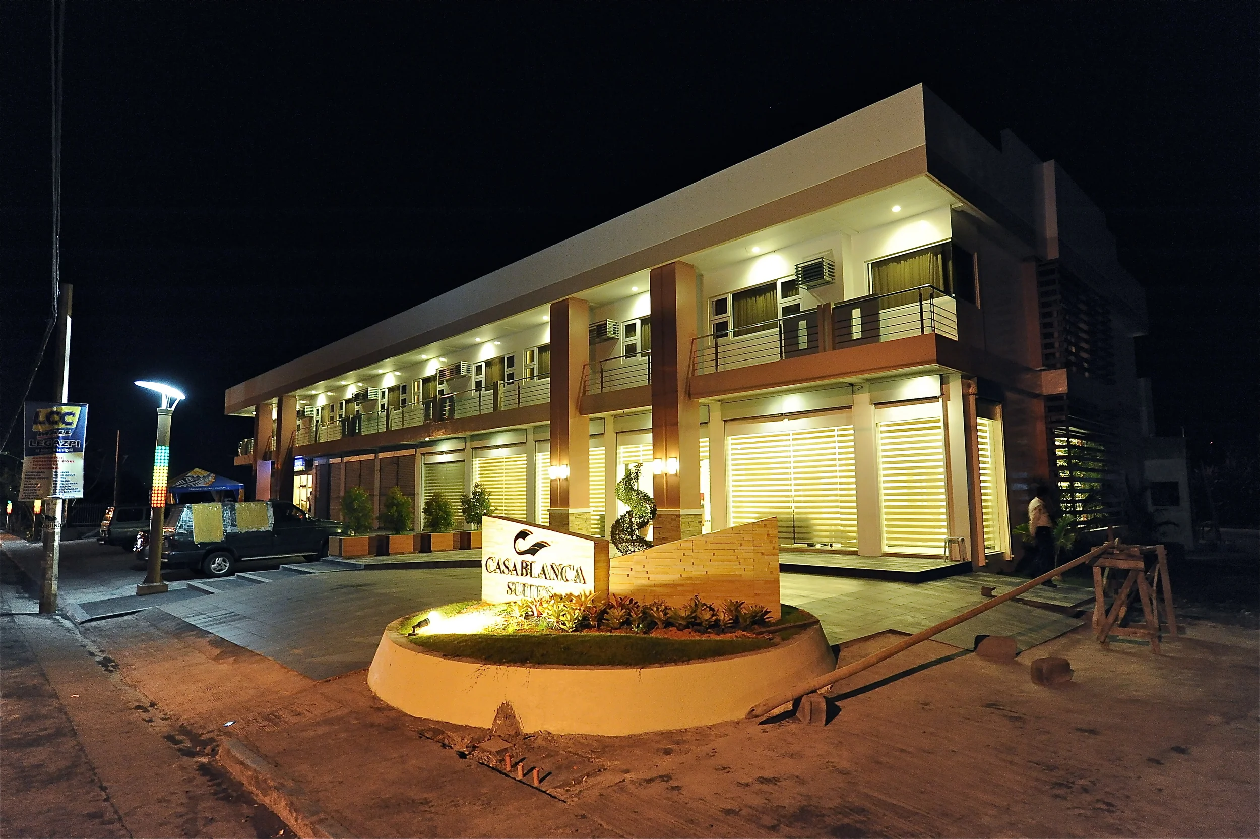 Casa Blanca Suites Legazpi, architecture by MPAAI